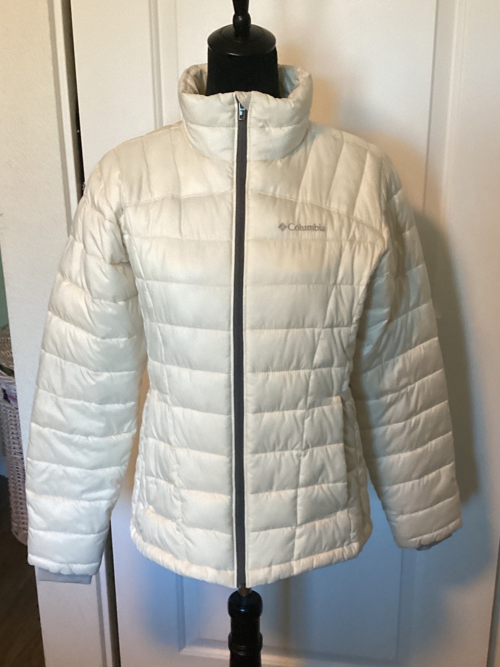 Columbia Women's thermal coil Ivory Quilted Puffer Jacket M